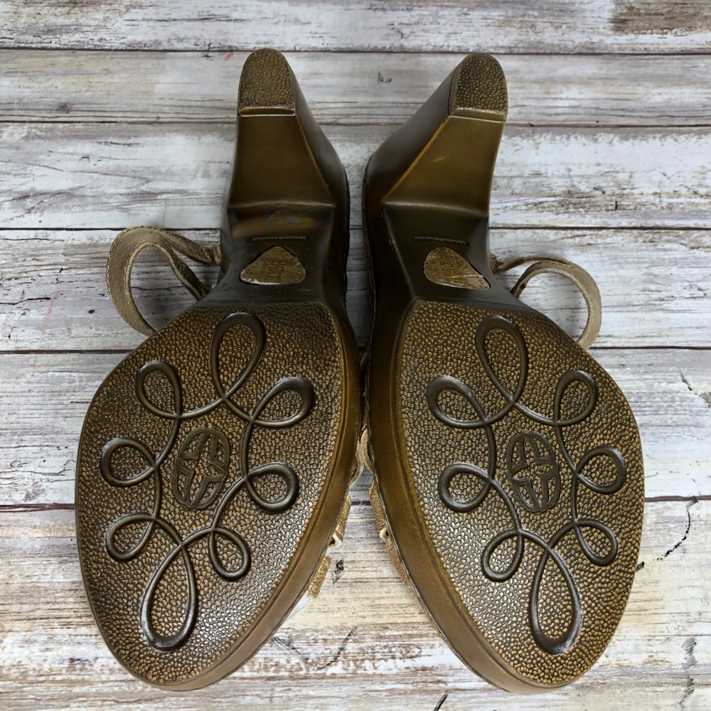 Born 10M Gold Leather Platform Slide Sandal - Picture 6 of 8